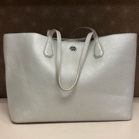 🔥🔥🔥Tory Burch Perry Silver Metallic Leather Tote Shoulder Bag - Picture 5 of 14